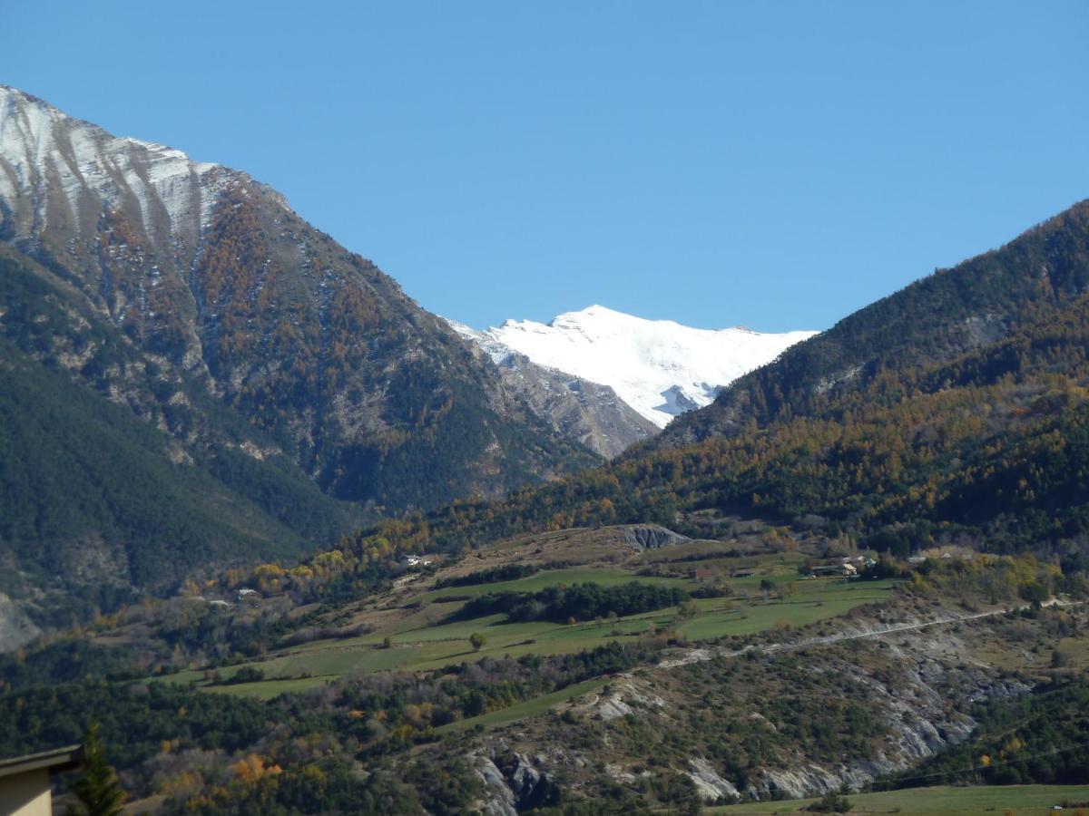 Vue Sur Les Montagnes *