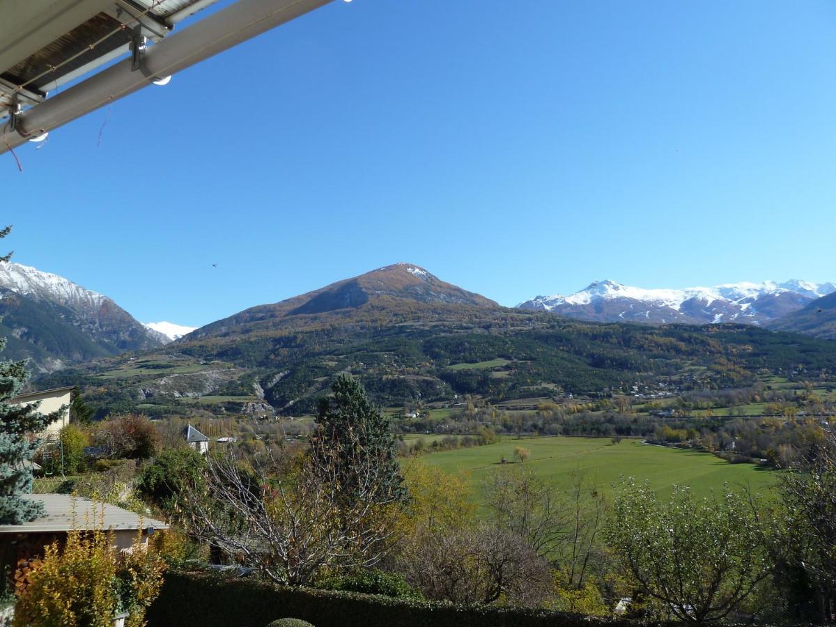 Vue Sur Les Montagnes *